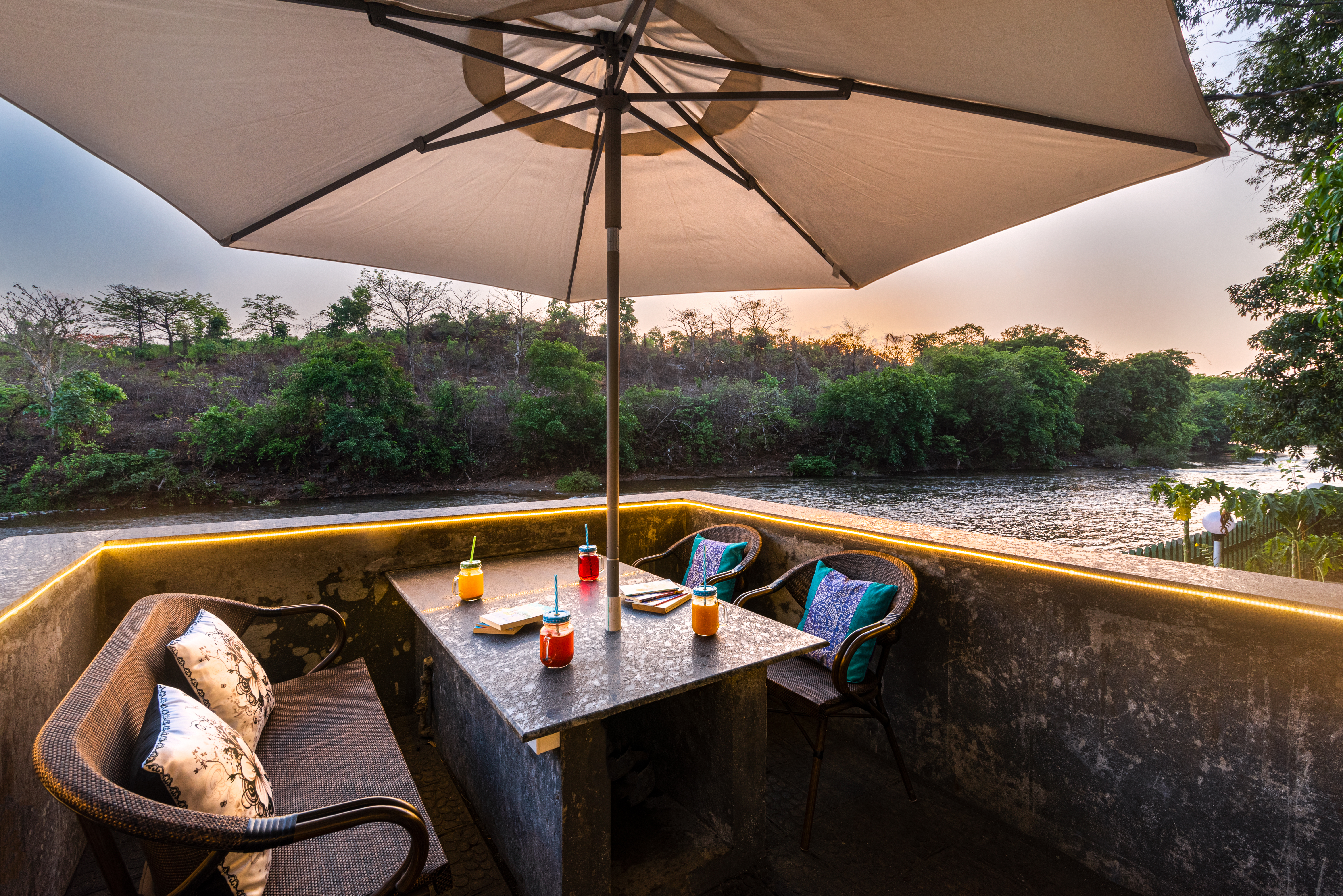 River View & Sitting Area